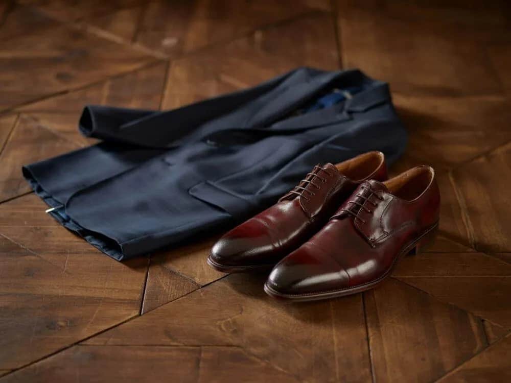 Modne bordowe buty męskie: zaskakujące stylizacje, które pokochasz