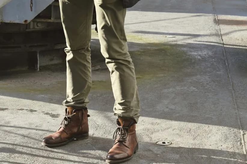 Modne kozaki męskie: stylizacje, które zachwyca każdego faceta