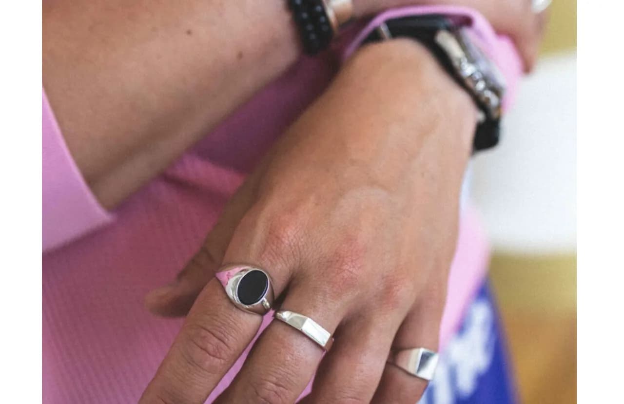 Biżuteria dla mężczyzn – jak wybrać idealny dodatek?