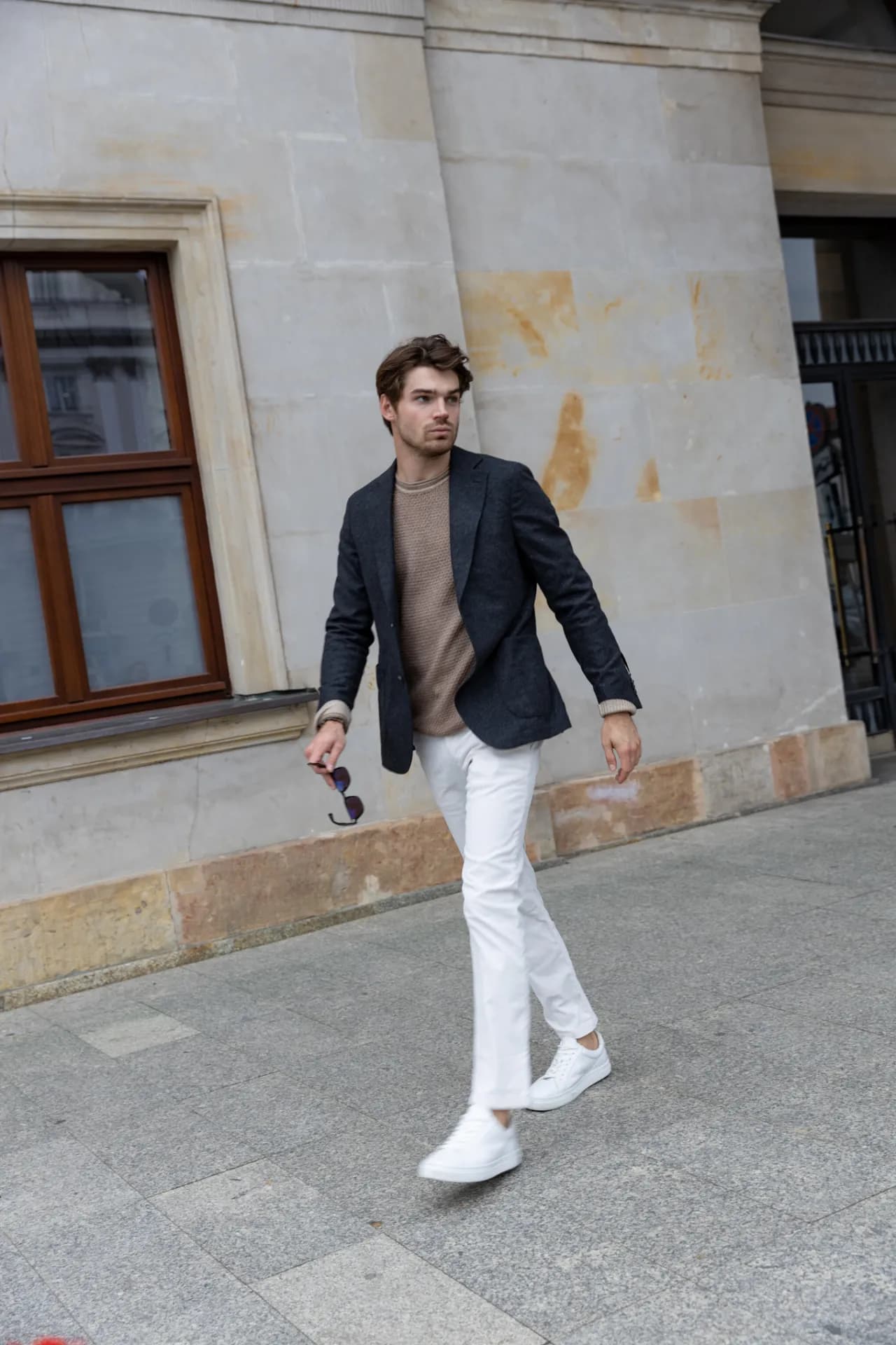 Męskie stylizacje weselne: 7 porad dla eleganckiego pana młodego