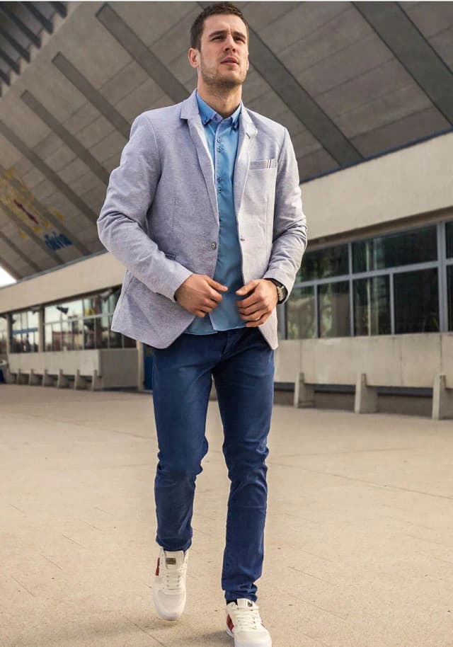 Stylowe casual na imprezę: Modne męskie stylizacje, które zachwyca każdego