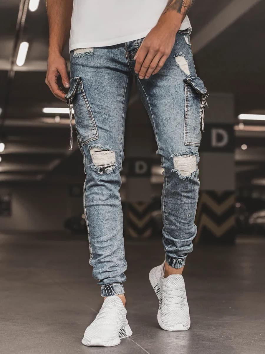 Niebieskie spodnie męskie: 7 stylizacji na każdą okazję