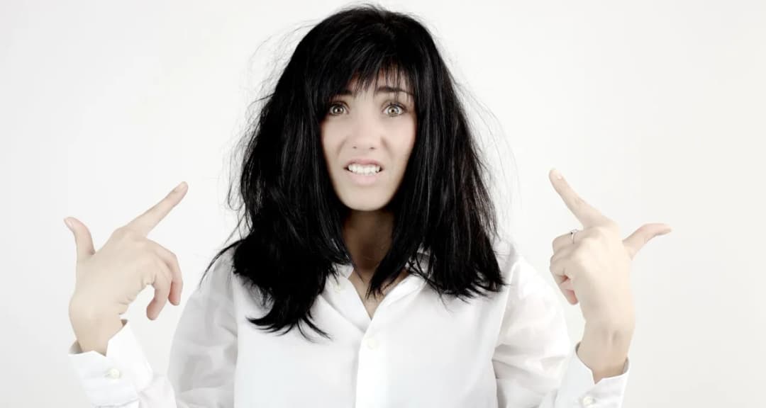 Bad hair day? Poznaj skuteczne sposoby na niesforne włosy