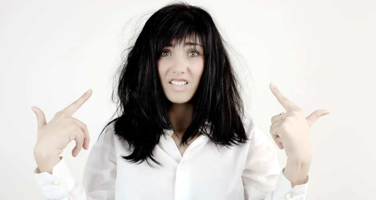 Bad hair day? Poznaj skuteczne sposoby na niesforne włosy