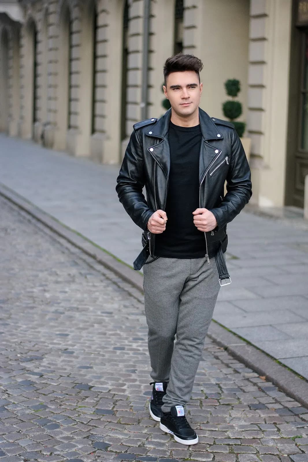 Czarne stylizacje męskie: Odważ się być eleganckim w każdej sytuacji