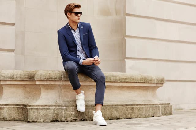 Strój casual męski: Jak stworzyć stylową codzienną garderobę