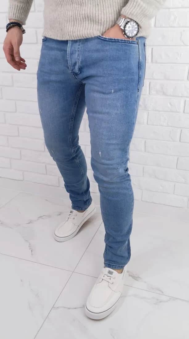 Jasne jeansy stylizacje męskie: Modowe hity, które odmienią twój styl