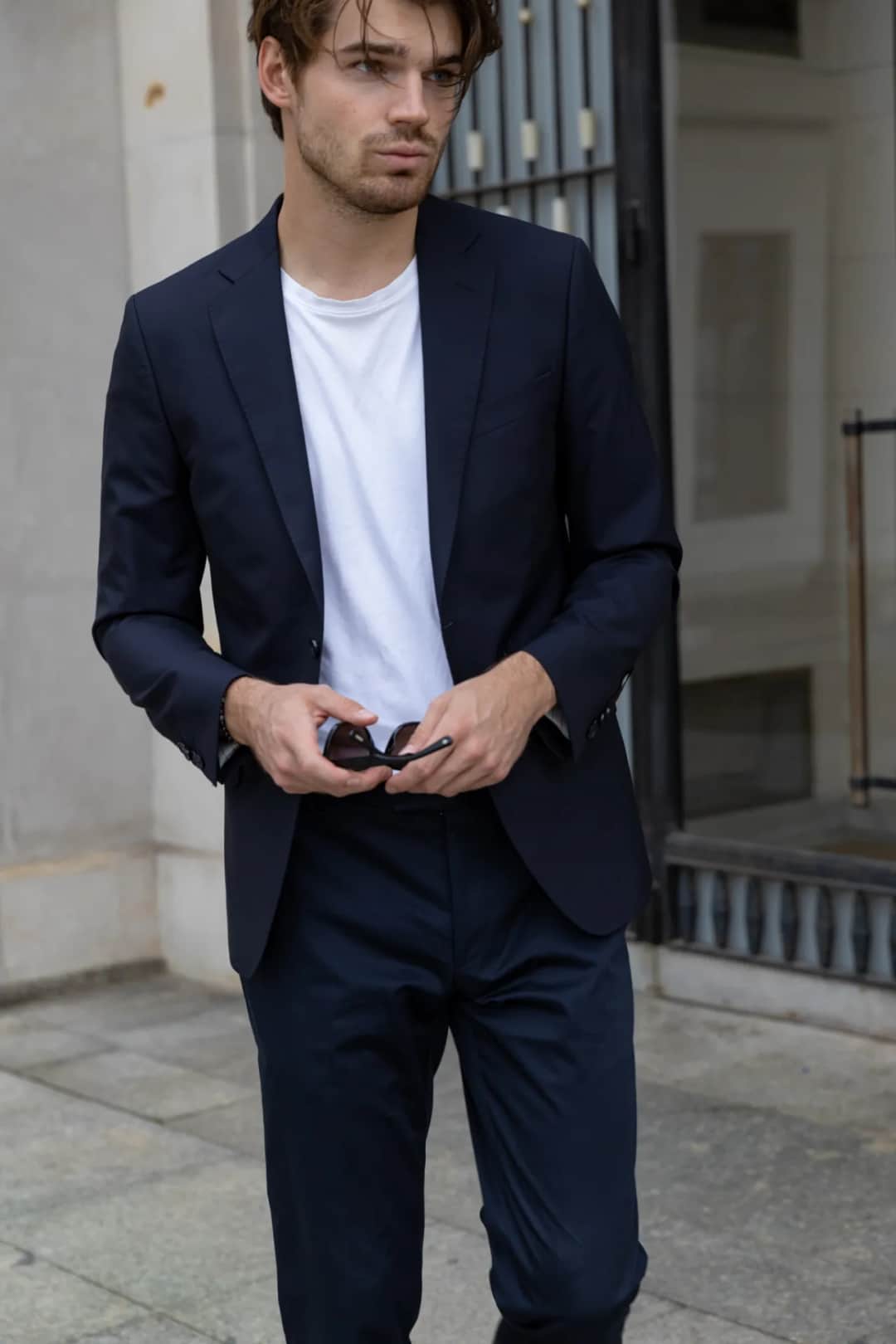 Stylizacje męskie na wesele: 10 inspiracji dla każdego gościa