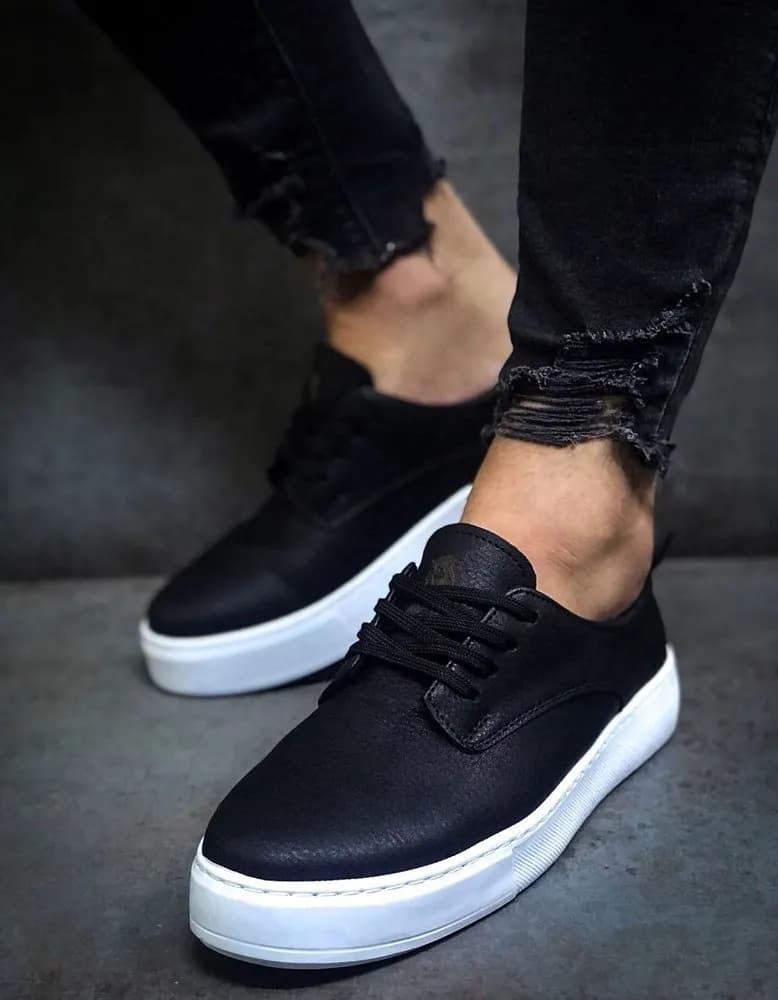 Czarne sneakersy męskie: 7 stylizacji, które musisz znać